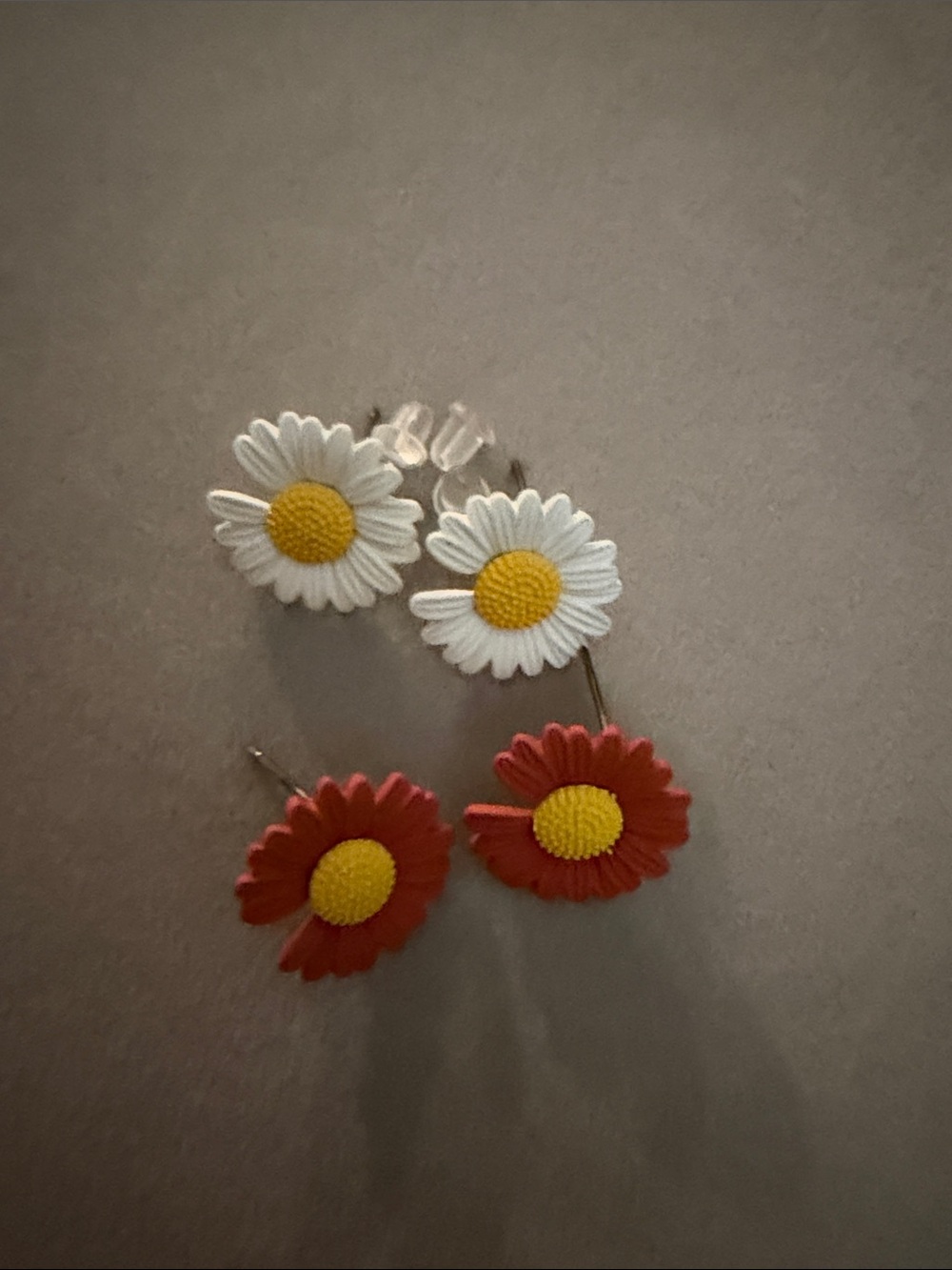 Daisy Flower Stud Earrings - White & Burnt orange.